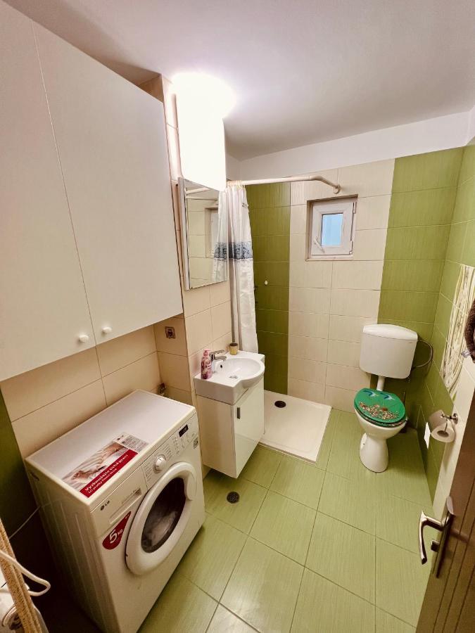 Adona Residence Oradea Bagian luar foto