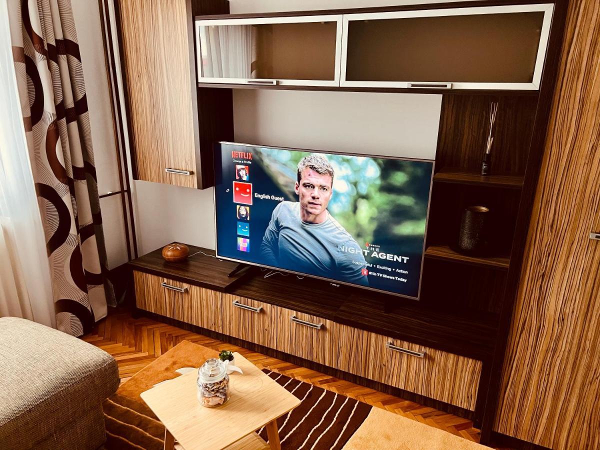 Adona Residence Oradea Bagian luar foto