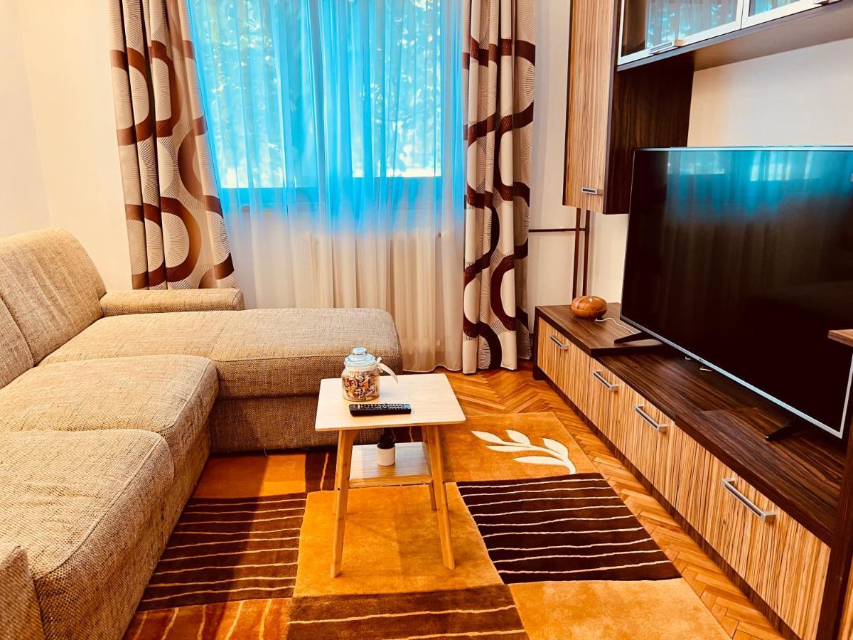 Adona Residence Oradea Bagian luar foto
